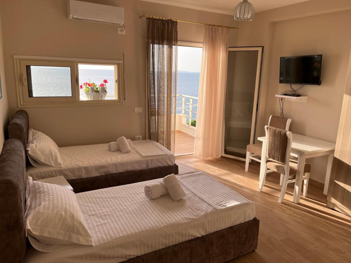 Lotus Apartments Vlorë Esterno foto