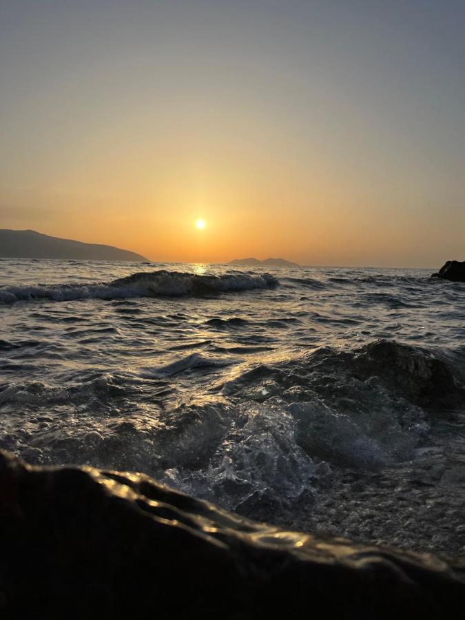 Lotus Apartments Vlorë Esterno foto