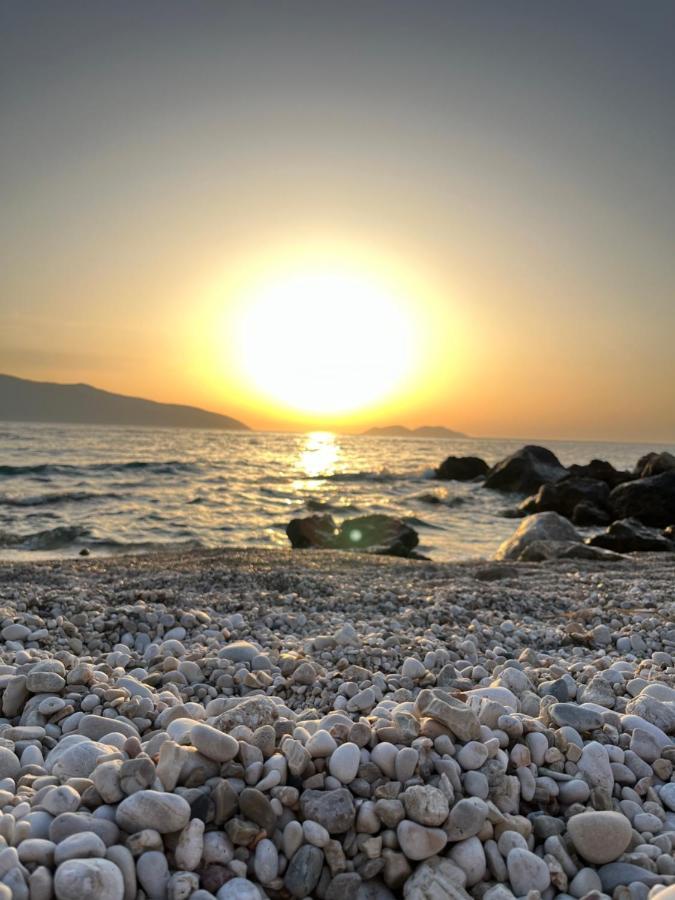 Lotus Apartments Vlorë Esterno foto