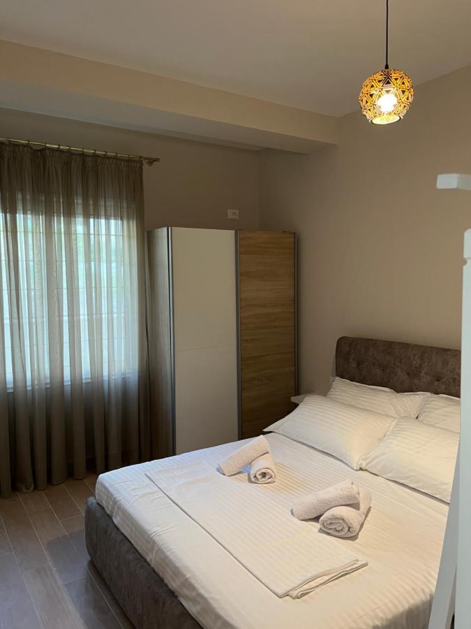 Lotus Apartments Vlorë Esterno foto
