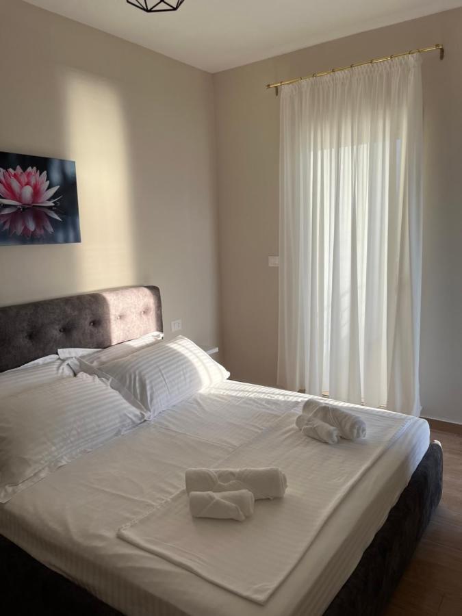 Lotus Apartments Vlorë Esterno foto