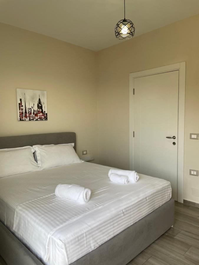 Lotus Apartments Vlorë Esterno foto