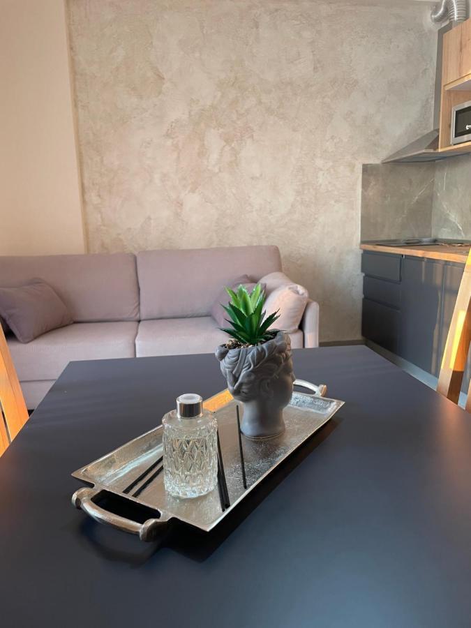 Lotus Apartments Vlorë Esterno foto