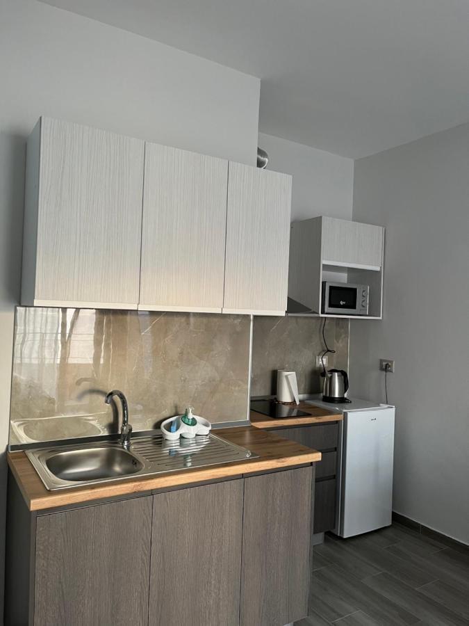 Lotus Apartments Vlorë Esterno foto