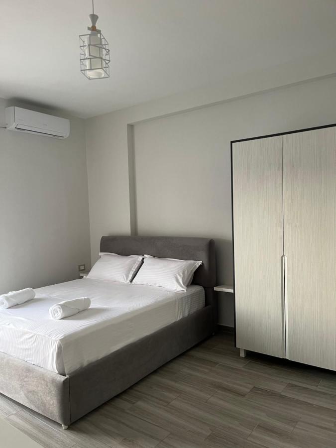 Lotus Apartments Vlorë Esterno foto