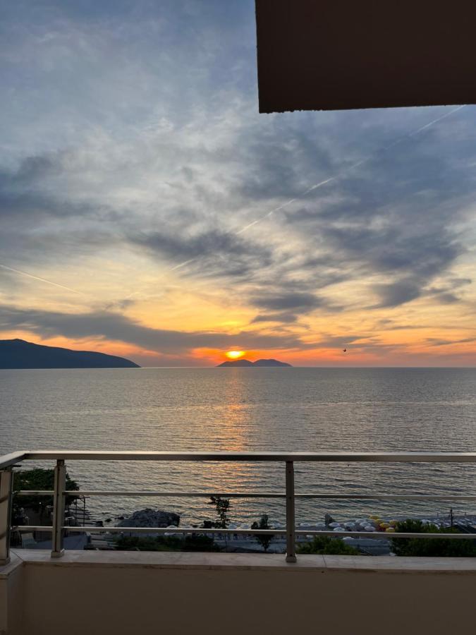 Lotus Apartments Vlorë Esterno foto